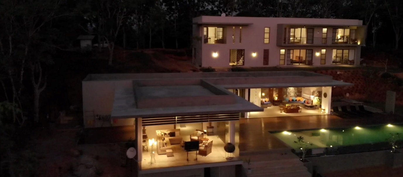 Villa architectural feature